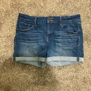 Like new, SO, size 17, Jean shorts